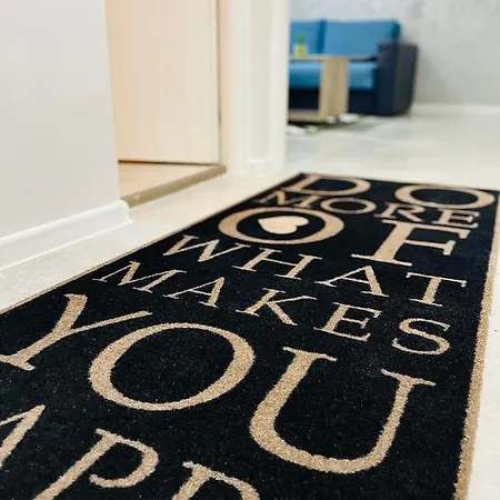 Апартаменти S&s Studio In Town Parcare La Locatie !!!