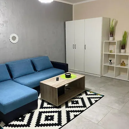 Апартаменти S&s Studio In Town Parcare La Locatie !!!