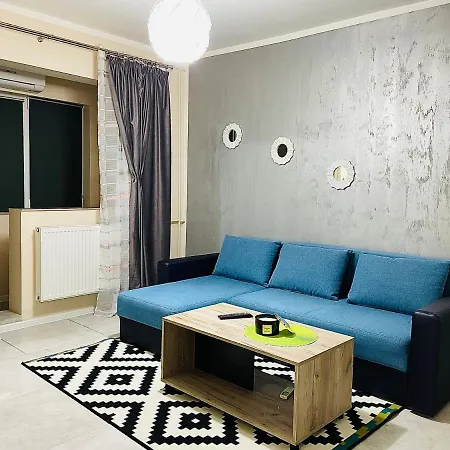 Апартаменти S&s Studio In Town Parcare La Locatie !!! *