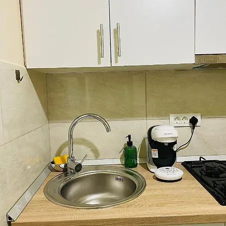 Апартаменти S&s Studio In Town Parcare La Locatie !!! *