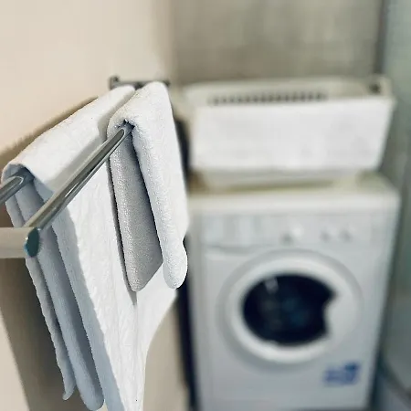 Апартаменти S&s Studio In Town Parcare La Locatie !!! *